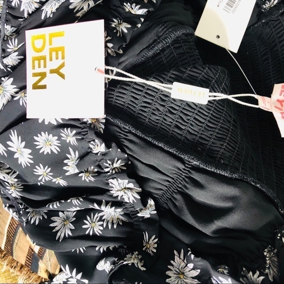 𝅺leyden Daisy floral cropped top. Large - Picture 5 of 8